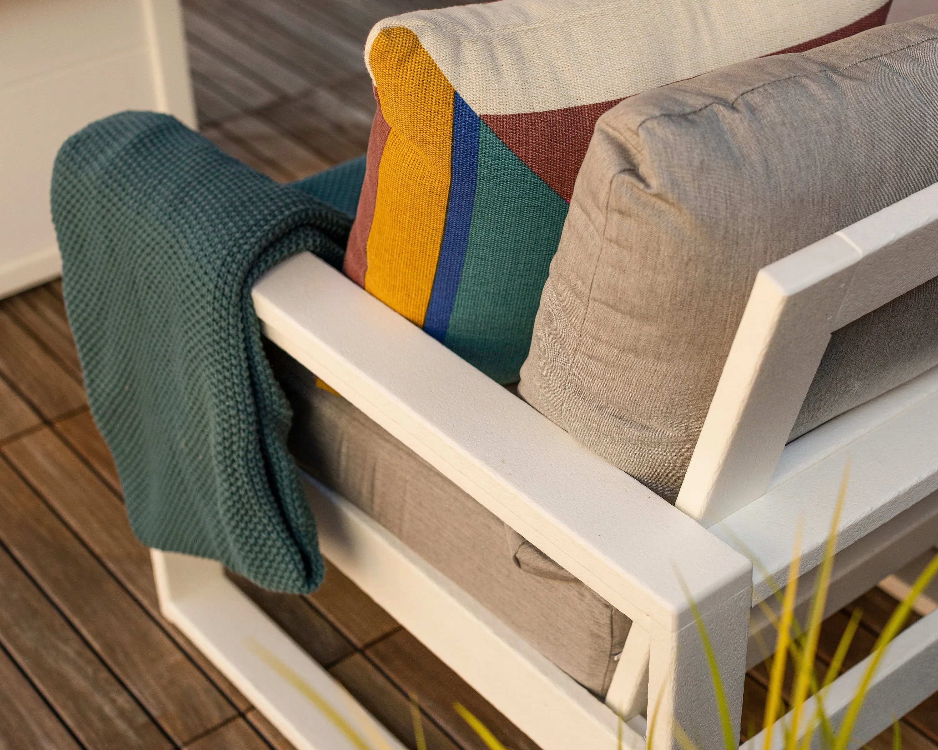 EDGE Modular Right Arm Chair